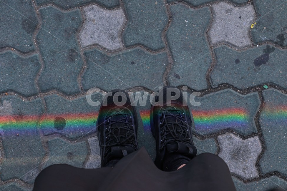 무지개,빛,치마,보도블럭,운동화,바닥,햇빛,낮,감성,rainbow,shoes,알록달록,색채
