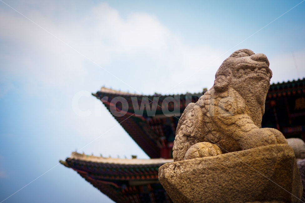 풍경,궁,왕궁,궁궐,경복궁,기와,한옥,아름다움,아름답다,한국,한국의미,서울,전통,문화,하늘,나무,조화,landscape,scenery,scene,view,king,palace,beautiful,beauty,tradition,custom,convention,heritage,culture,Korea,Seoul,sky,tree,Gyeongbokgung,house,water,architecture,조각상,동상,석상,조형물,statue,bronze statue,stone statue,랜드마크,landmark,tourist attraction,한국전통,한국문화,korean traditional,korean culture