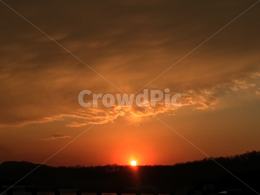 노을,하늘,구름,해질녘,풍경,자연,풍경,nature,landscape,outdoors,옥외,sunlight,햇빛,sky,sunset,일몰,dusk,황혼,dawn,새벽,red sky,붉은 하늘