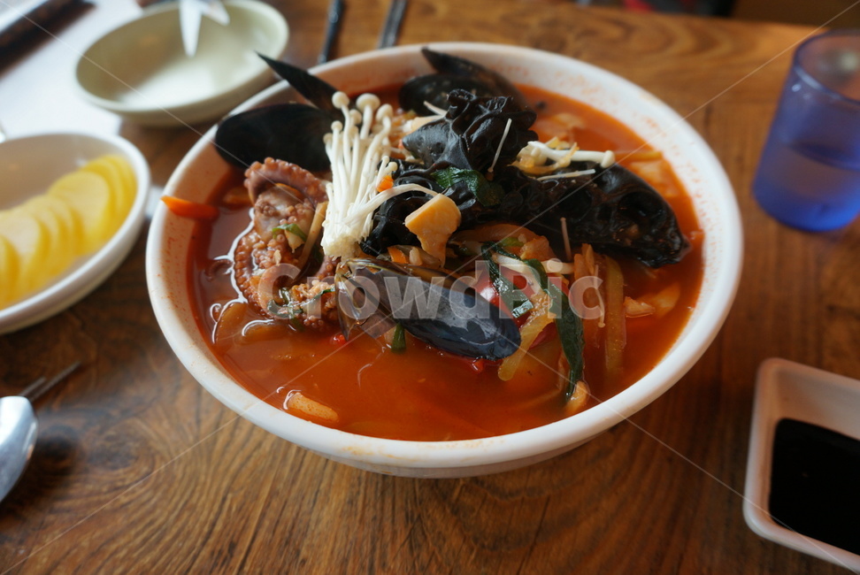 짬뽕,중국음식,단무지,매콤,빨간짬뽕,음식,식재료,요리,food,cook,meal,dishes,food reserves,면류,면요리,noodles,중식,중국음식,중화요리,chinese food,chinese dishes,chinese meal,chinese cook