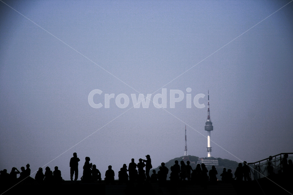 실루엣,사람,남산,남산타워,군중,감성사진,비네팅,랜드마크,landmark,tourist attraction,한국랜드마크,한국관광지,한국명소,korea landmark,korea tourist attraction,사람들,대중,군중,other people,crowd,인물실루엣,사람실루엣,character silhouette,human silhouette,tower,탑,architecture,건축물,building,건물,steeple,뾰족한 탑,spire,첨탑,human,인간,person