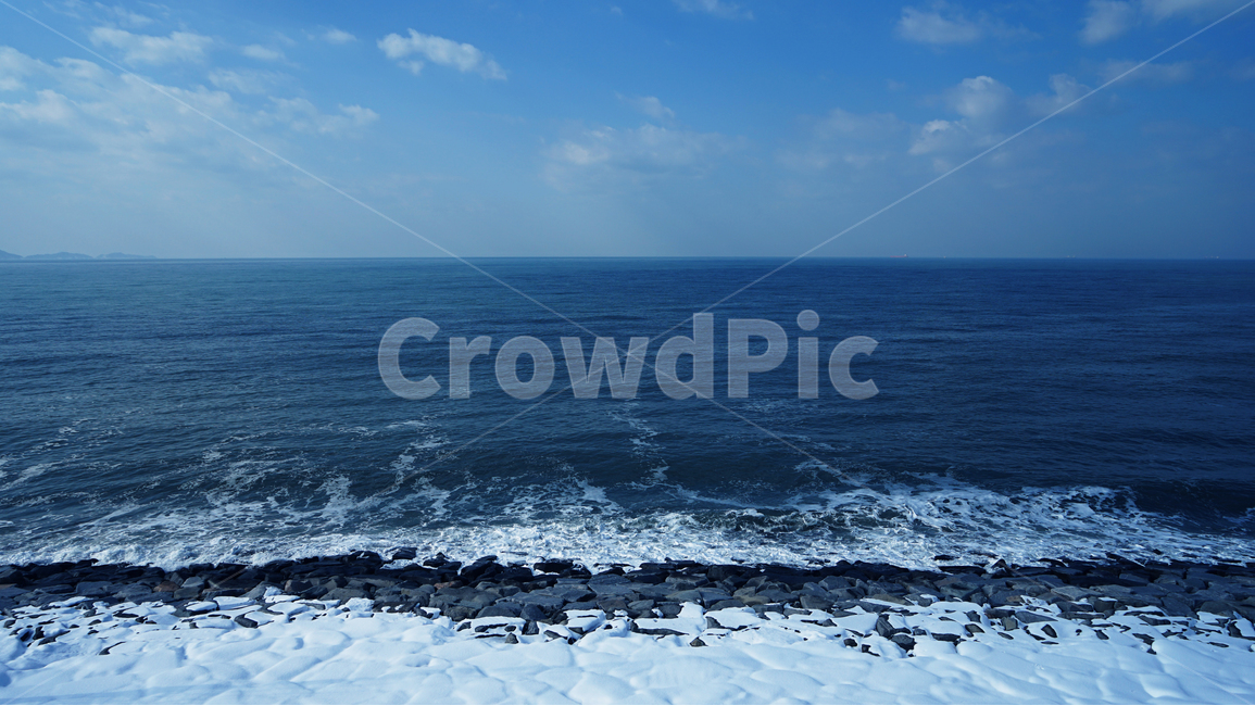 겨울바다,겨울,눈,파도,하늘,겨울,계절,winter,season,자연,풍경,nature,landscape,ocean,대양,outdoors,옥외,sea,바다,water,물
