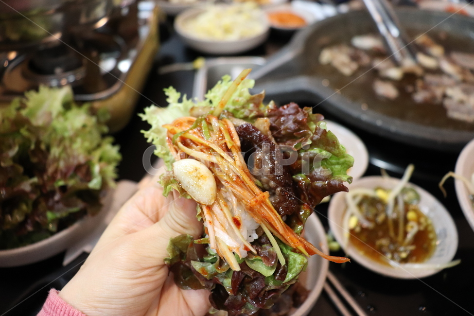 food,음식,meal,식사,dish,요리,고기,고기쌈,차돌박이