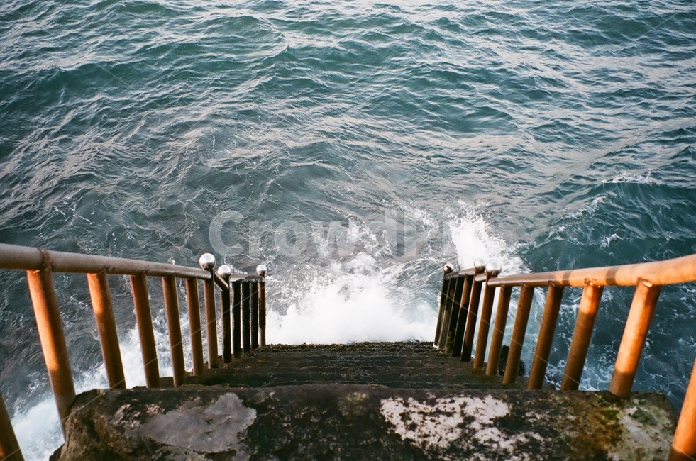 필름,film,analog,바다,ocean,자연,풍경,nature,landscape,감성,sensible,feeling,banister,난간,handrail,railing,water,물