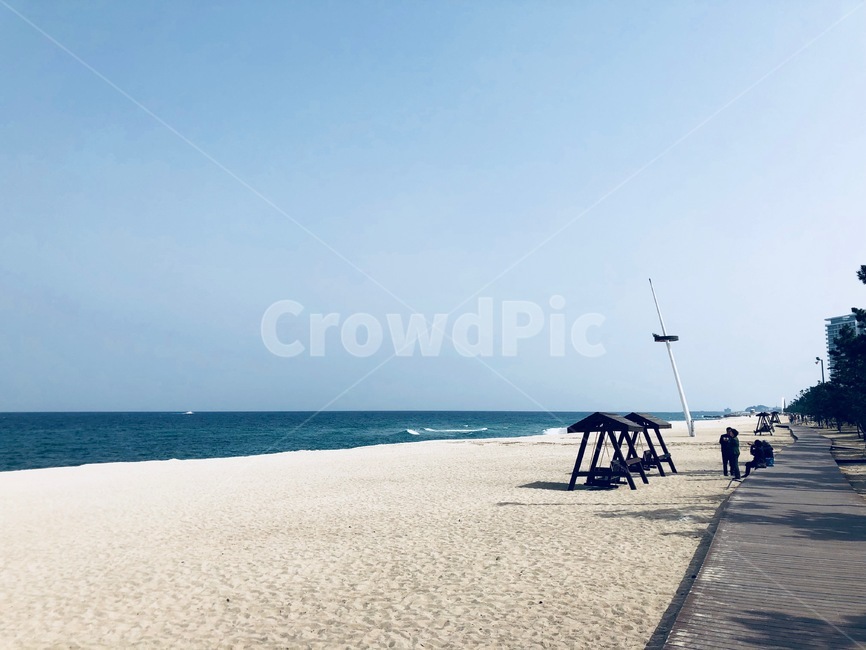 person,사람,shoreline,해안선,water,물,ocean,대양,nature,자연,outdoors,옥외,sea,바다,coast,연안,beach,바닷가,겨울바다,추억,가족,감성사진,해변,바다,beach,sea