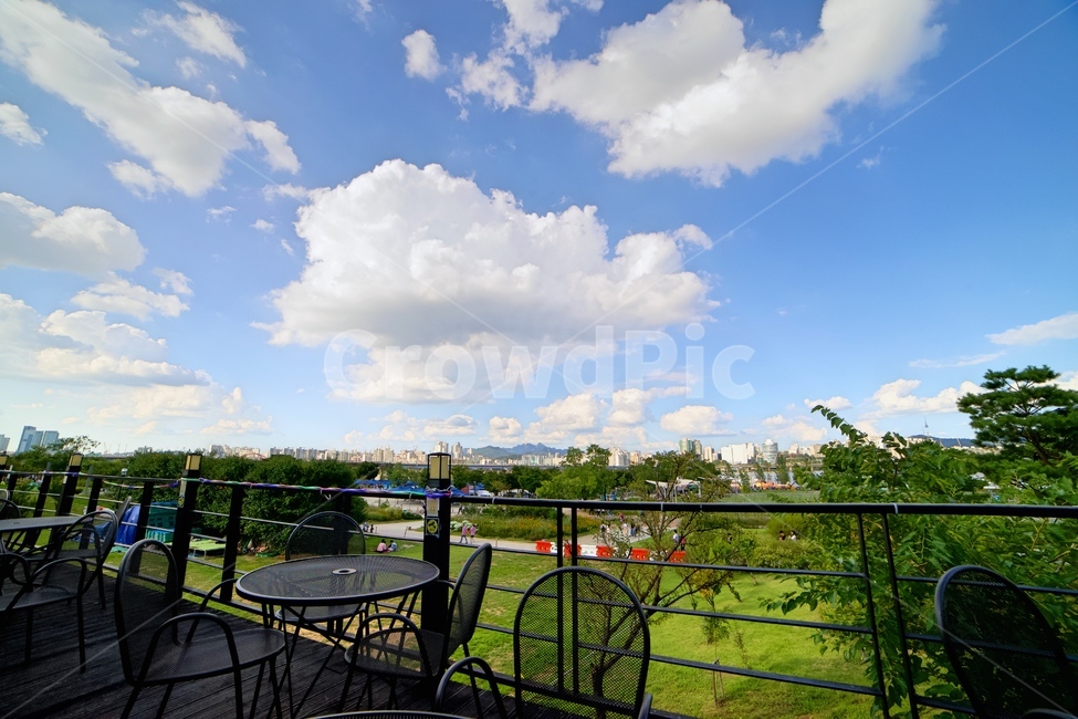 outdoors,옥외,railing,난간,chair,의자,furniture,가구,한강,여의나루,여의도,하늘,구름,카페,cafe,river,sky,cloud