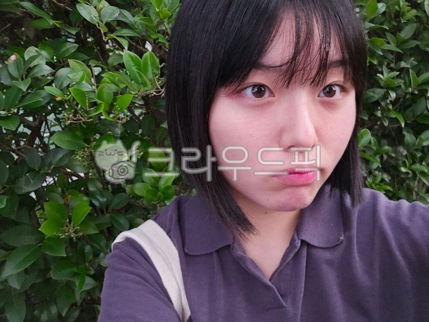 face,얼굴,head,머리,person,사람,portrait,초상화,셀카,단발,여자,학생,대학생,청소년,셀프카메라,일반인,흑발,girl,woman,female