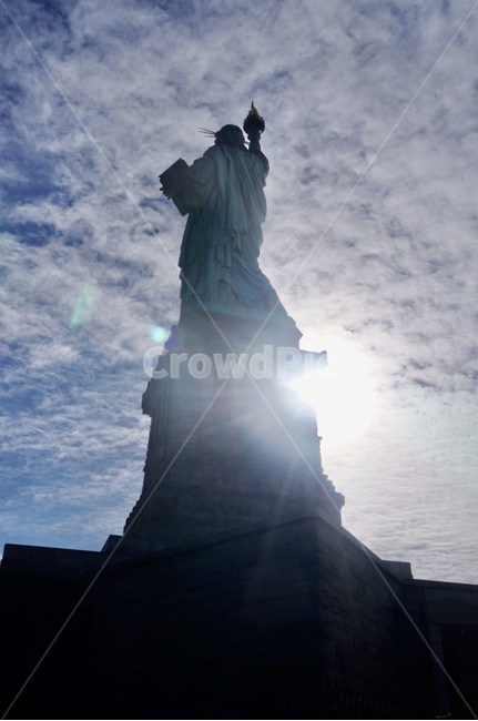 monument,기념물,자유의여신상,뉴욕,libertystatu,sky,blue,하늘,sunlight,flare,플레어,빛,light,햇빛,랜드마크,landmark,tourist attraction,세계랜드마크,해외랜드마크,외국랜드마크,world landmark,world tourist attraction