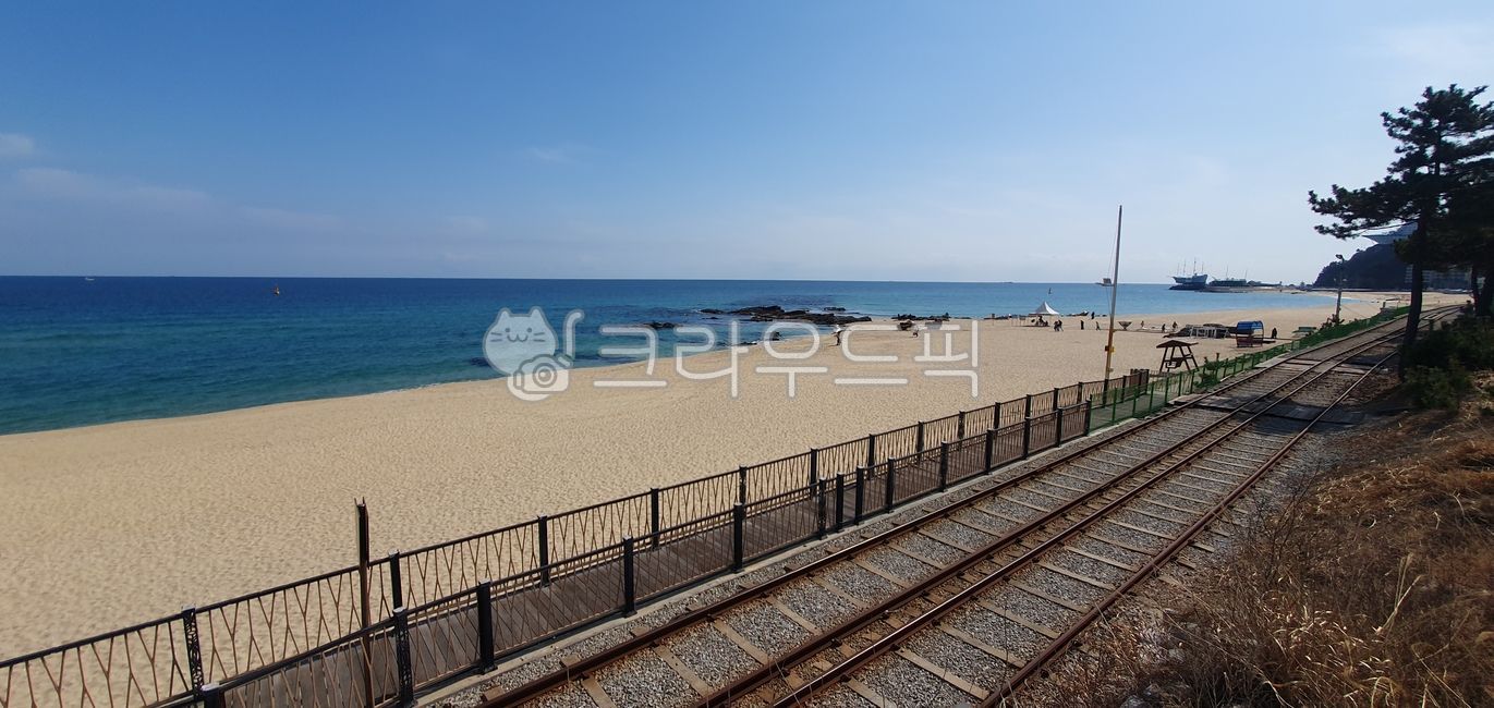 railroad,nature,train track,water,summer,sea,outdoors,ocean