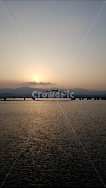 강,강물,물결,노을,일몰,해질녘,일출,태양,구름,하늘,소양강,다리,sky,sunset,풍경,landscape,자연,nature,춘천,소양2교,자연,풍경,nature,landscape,building,건물,bridge