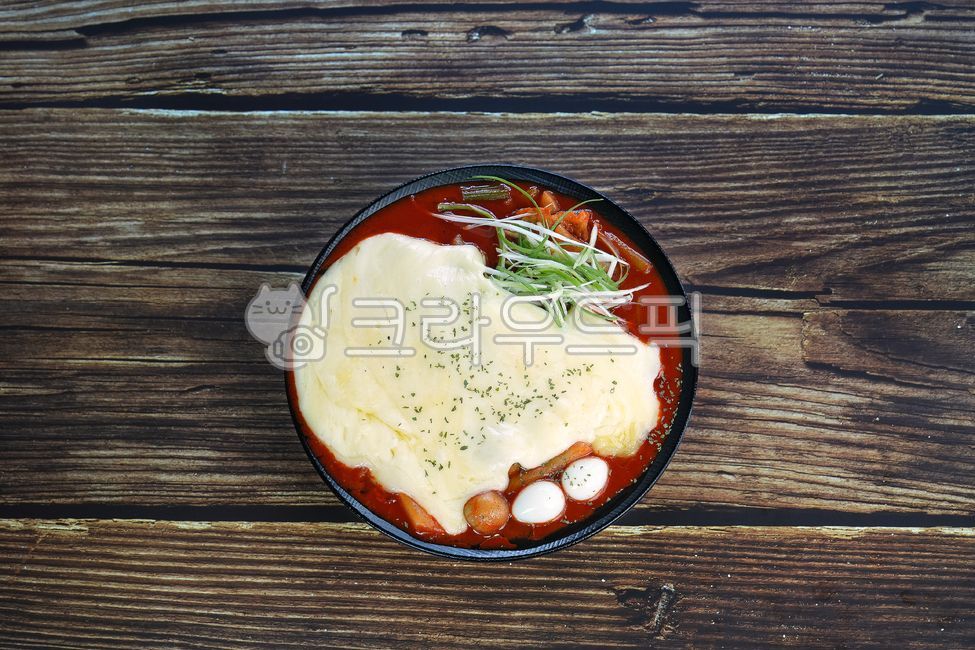 치즈떡볶이,떡볶이,분식,국물떡볶이,치즈폭탄떡볶이,한식,식사,간식,매콤떡볶이,매운음식,밀떡볶이,야식,빨간맛,부감샷,항공샷