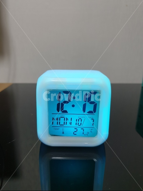탁상시계,시계,watch,12시15분,파란색