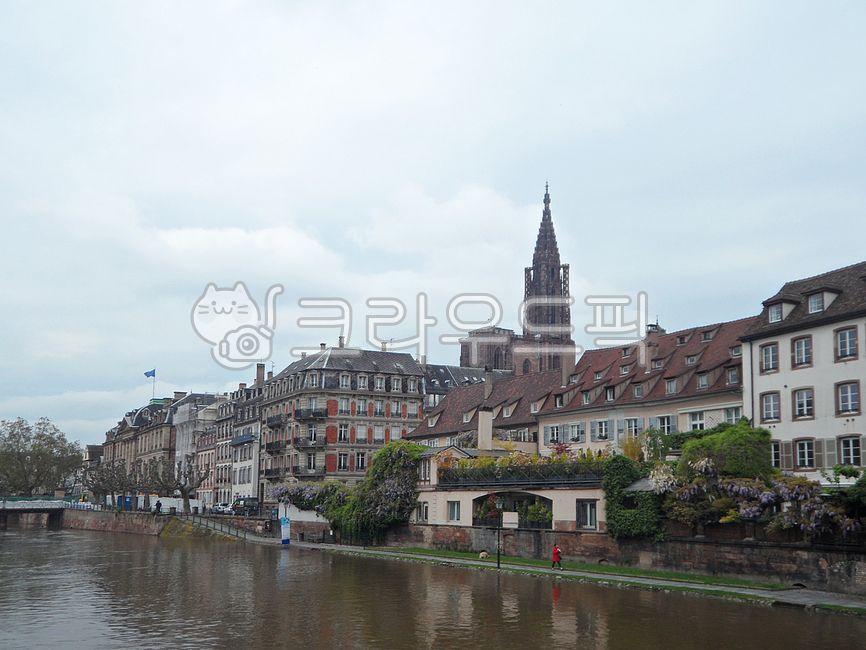 프랑스,스트라스부르,중세도시,도시풍경,강,수로,물,첨탑,교회,시티,운하,집,거리,유럽,건물,건축물,옥외,해외풍경,외국풍경,france,strasbourg,medievalcity,cityscape,river,waterway,water,building,spire,church,city,canal,house,street,europe,buildings,architecture,outdoors,overseaslandscape,foreignlandscape