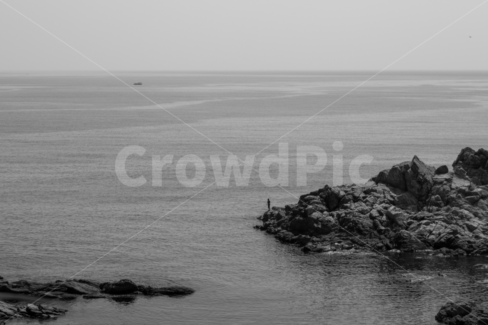 바다,낚시,흑백,강원도,고독,자연,풍경,nature,landscape,한국자연풍경,한국자연경관,korea nature landscape,흑백,모노톤,monochrome,black and white