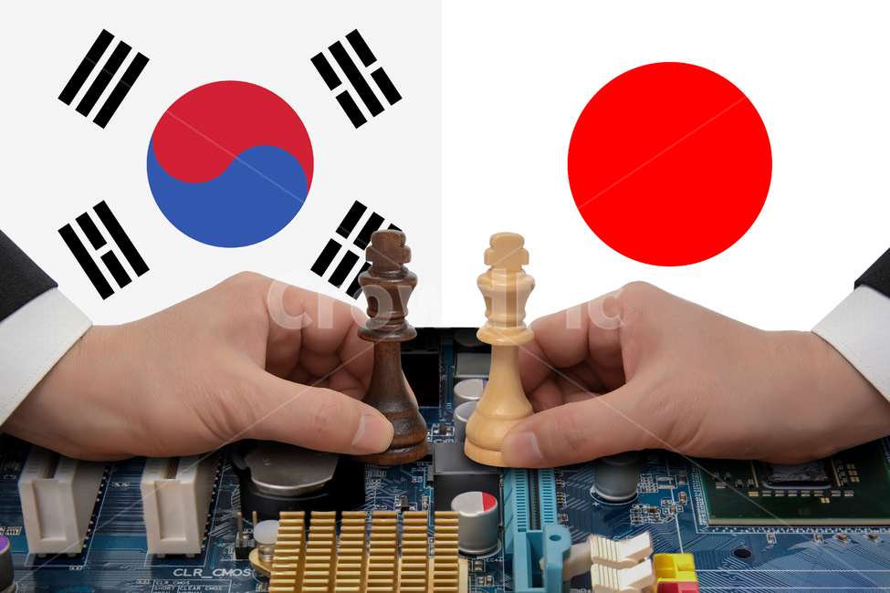 체스,손,한국,국기,비즈니스,콘셉트,개념,협상,대결,대화,타협,컨셉,주도권,거래,계약,경쟁자,계략,모략,전략,전술,선택,결정,라이벌,성공,체스말,승부,정상회담,회담,정치,경제,이슈,정상,뉴스,국제뉴스,담판,싸움,무역,교류,외교,일본,상대방,무역전쟁,자유무역,wto,분쟁,갈등,연출,컨셉,콘셉,direction,concept