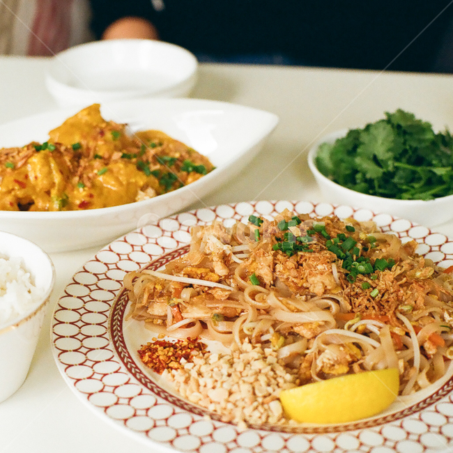 팟타이,태국음식,태국요리,태국,누들,볶음,고수,나물,채소,야채,허브,카레,커리,푸팟퐁커리,음식,식재료,요리,푸드,감성,감성사진,빈티지,아날로그,필름,필름사진,필름카메라,film,filmcamera,sensible,feeling,food,cook,meal,dishes,foodreserves,padthai,thailand,vegetable,음식,식재료,요리,food,cook,meal,dishes,food reserves