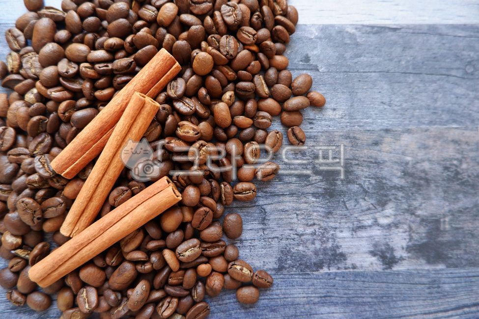 coffee bean,Coffee Shop,cinnamon,wooden table,Espresso,coffee beans,coffee background,cafe,drip coffee,vintage,coffee,wood,table,coffeebeans