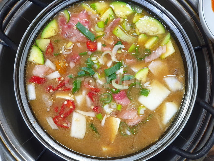 차돌된장찌개,된장찌개,한식,한국요리,레시피,점심,점심식사,점심메뉴,메뉴,맛집,식당,recipe,bowl,사발,meal,식사,food,음식,dish,요리,stew,스튜,soupbowl,수프그릇,soup,수프,냄비,cook,조리,음식,식재료,요리,food,cook,meal,dishes,food reserves,한식,한국음식,한국요리,korean food,korean dishes,korean meal,korean cook