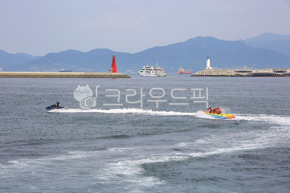 banana boat,summer cool,foam,jet ski,water,boat,summer,transportation,ocean,transit,Yeosu Port,leisure