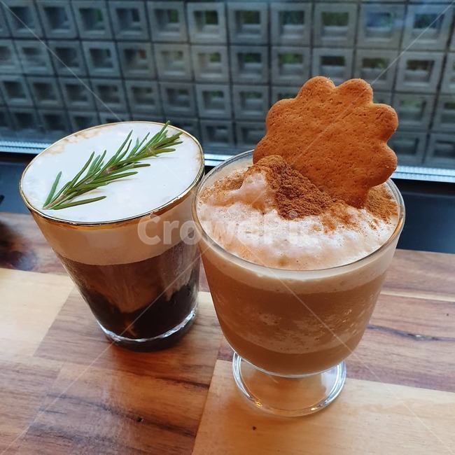 커피,코코넛라떼,아인슈페너,비엔나커피,로즈마리,쿠키,과자,음료,coffee,coconutlatte,beverage,마실것,coffeecup,커피컵,latte,라떼