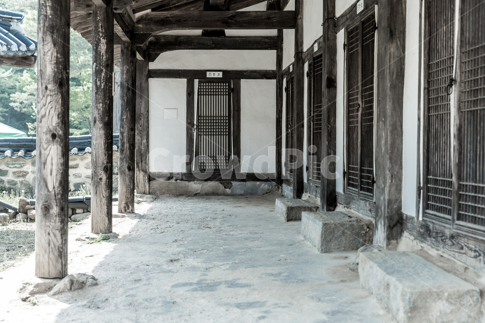 사찰,고택,기둥,주춧돌,문화유산,전통가옥,목조가옥,한옥,한국전통,한국문화,korean traditional,korean culture,건축물,건물외관,exterior,building,structure,architecture,construction