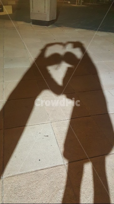 그림자,하트,사랑해,행복한,즐거운,엄마와나,하트모양,사랑,가족,밤,shadow,산책,사람,인물,인간,human,person,인물실루엣,사람실루엣,character silhouette,human silhouette,floor,바닥,flooring