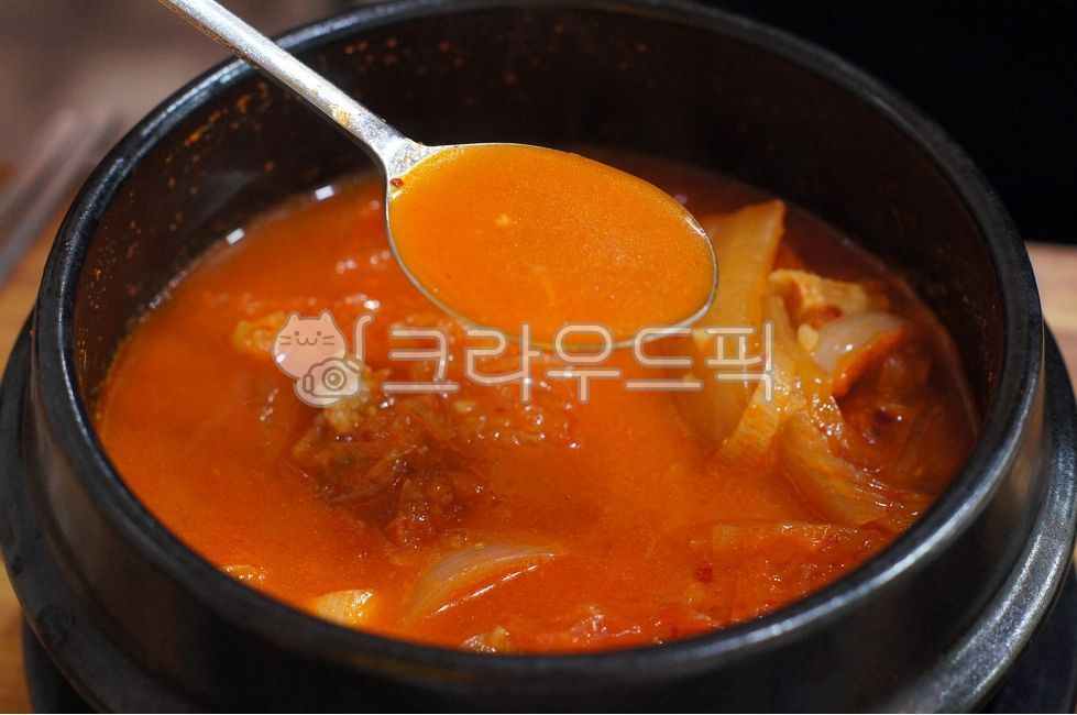 김치찌개,kimchistew,김치전골,kimchijjigae,spicystew,porkstew,meatstew,돼지김치찌개,음식,food,요리,플레이팅,foodpresentation,plating,한국음식,한국요리