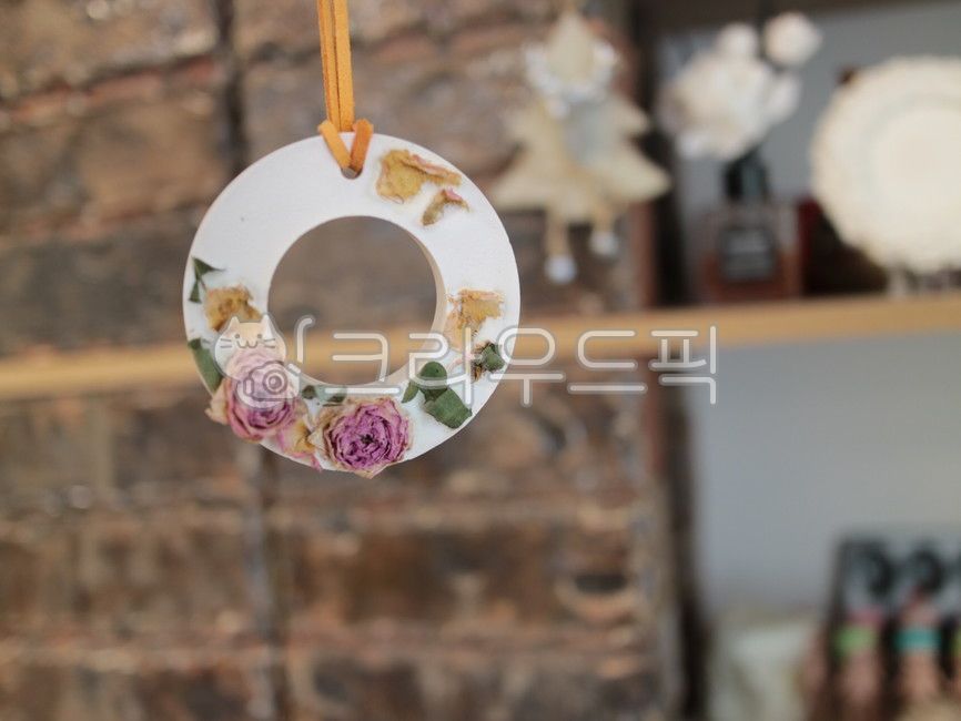 prop,interior props,plaster air freshener,dried flower,flower