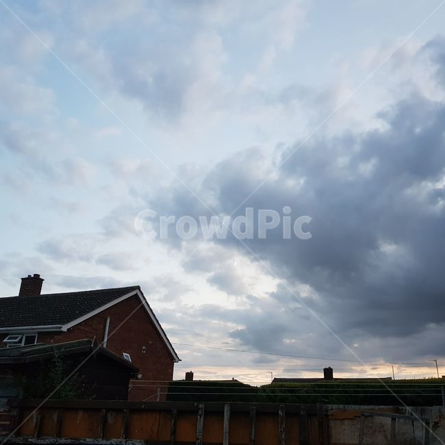 roof,지붕,cloud,구름,sky,하늘