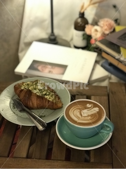 에그마요,샌드위치,커피,라떼,카페라떼,라떼아트,coffee,latte,latteart,cafelatte,coffeecup,빵,bread,디저트,간식,후식,dessert,snack,커피,카페,coffee,cafe