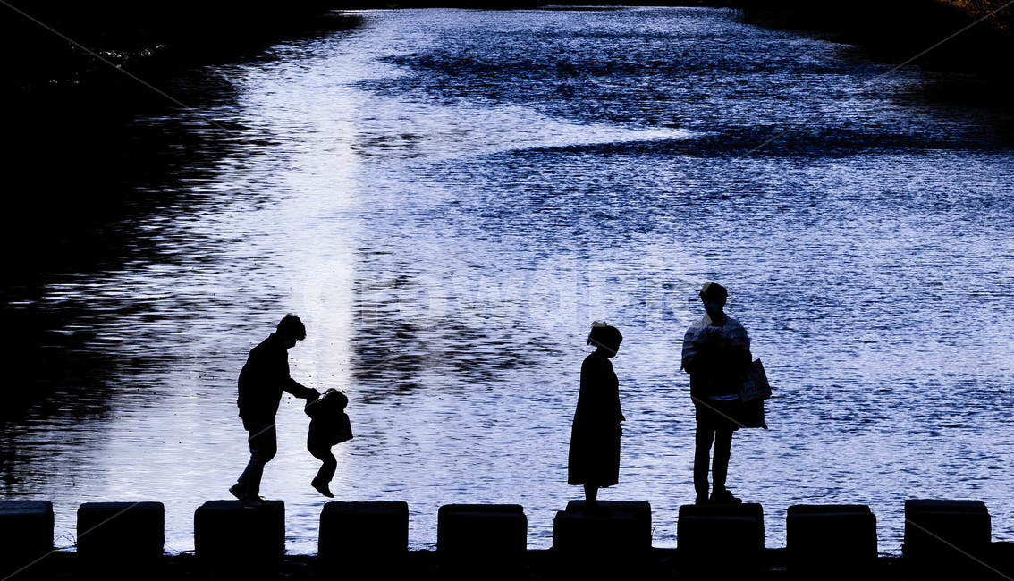 실루엣,사람,징검다리,인간,human,인물실루엣,사람실루엣,character silhouette,human silhouette