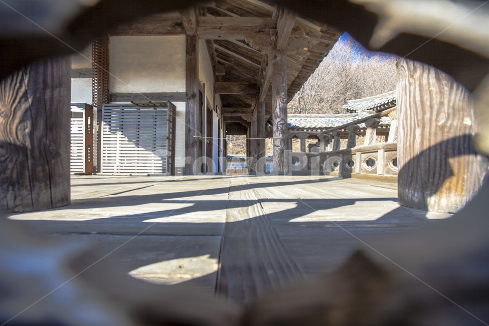 그림자,문양,고택,전통가옥,나뭇결,질감,전통마루,한국전통,한국문화,korean traditional,korean culture,건축물,건물외관,exterior,building,structure,architecture,construction