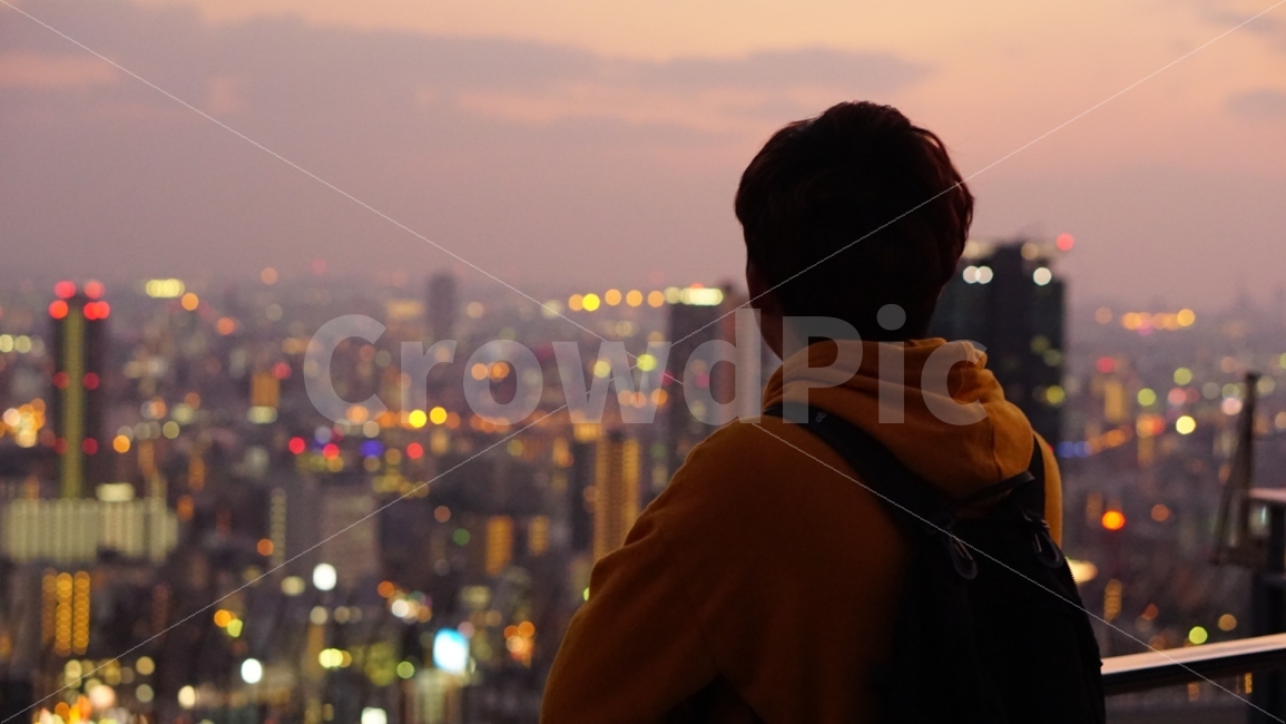 여행,travel,여행사진,해외여행,혼자여행,사진,배경사진,배경,이쁜사진,색감,색감좋은사진,일본,일본여행,오사카,매직아워,노을,도심,도시,인물사진,뒷모습,여행가,여행자,배낭여행,빌딩숲,일몰,야경,밤,풍경,nightscape,night,landscape,도시,city,사람,인물,인간,human,person,남성,남자,man,male,감성,sensible,feeling,고독함,외로움,쓸쓸함,우울함,슬픔,lonely,solitary,town,시티,urban,어반,building,건물,metropolis,중심지