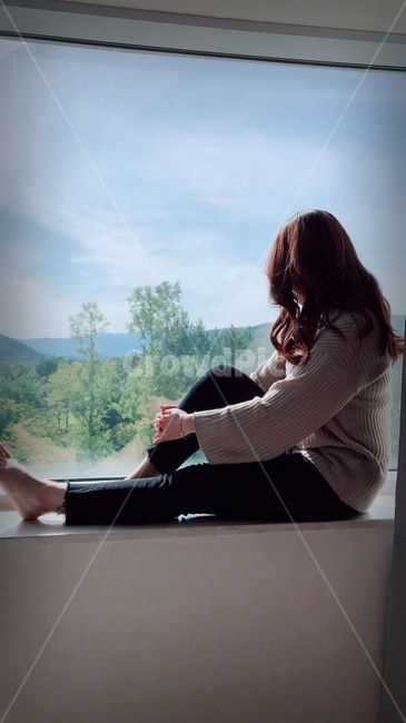 여행,여자,옆모습,사람,앉은모습,힐링,사람,인물,인간,human,person,여성,여자,woman,female,lady