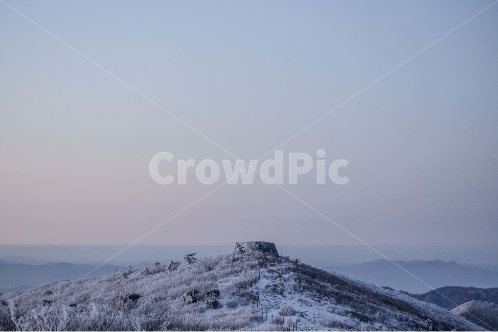 산,태백산,천제단,등산,풍경,겨울,계절,winter,season,자연,풍경,nature,landscape,tower,탑,architecture,건축물,building,건물,lighthouse,등대