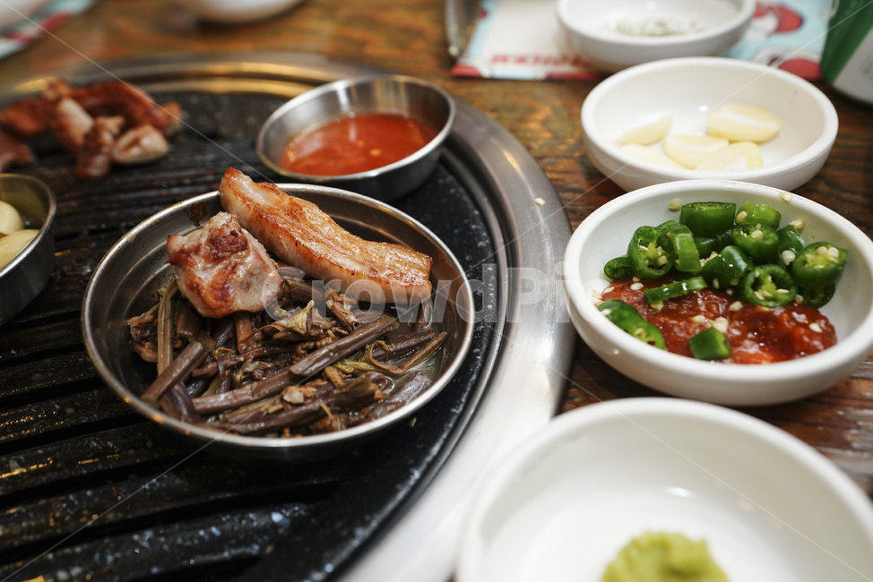 고기,육류,육식,한식,식사,안주,먹거리,푸드,구이,볶음,요리,고사리,음식,식재료,요리,food,cook,meal,dishes,food reserves,한식,한국음식,한국요리,korean food,korean dishes,korean meal,korean cook