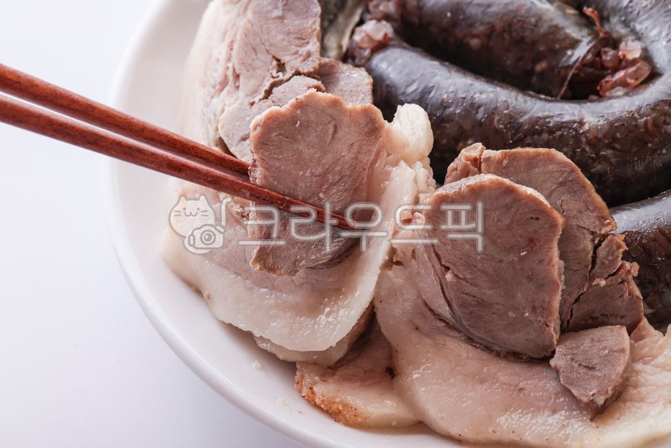 순대,돼지고기,길거리음식,전통음식,한식,음식,요리,수육,보쌈,식재료,맛있는,식사,한국음식,food,cook,meal,delicious,접시,그릇,plate,bowl