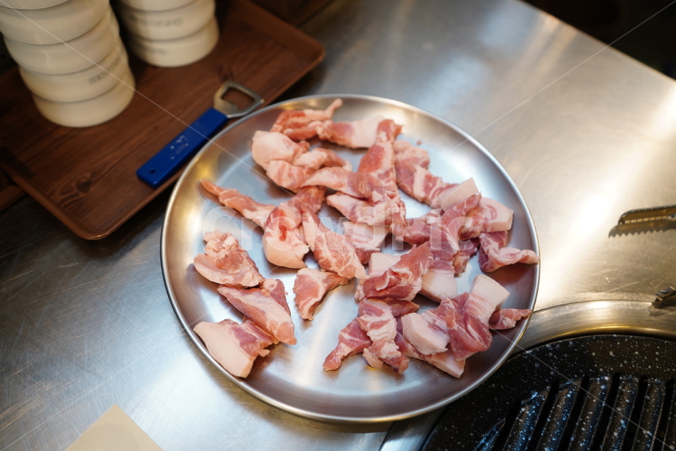 고기,육식,육류,돼지,꼬들살,식사,음식,술안주,먹거리,푸드,구이,한식,불판