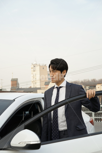 운전,차,차량,자동차,남자,남성,사람,직장인,출근,피곤,운전자,주차장,여유,정장,사람,인물,인간,human,person,남성,남자,man,male,교통,교통수단,traffic,transportation,비즈니스,사업,business,service,work