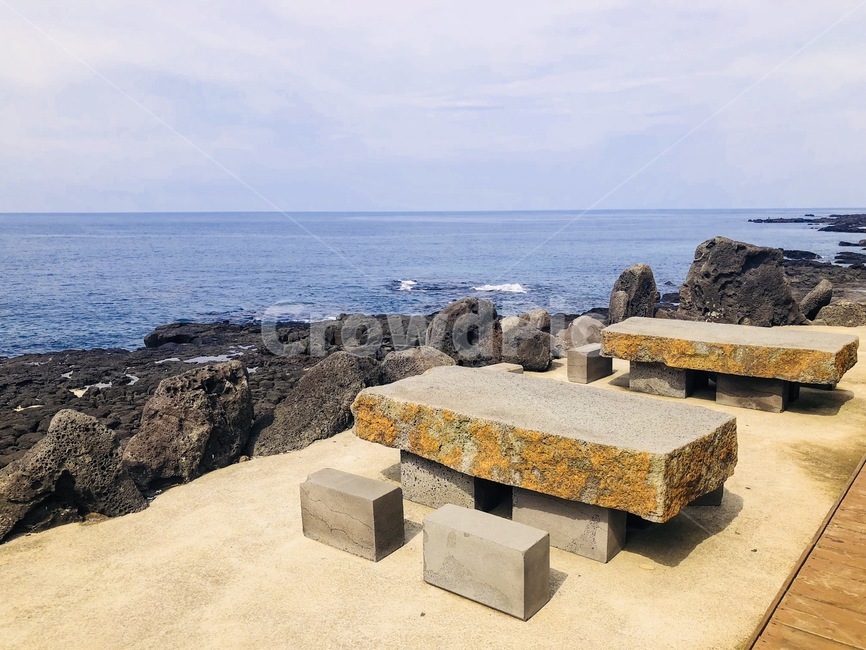 바다,돌,바위,휴식,맑은바다,하늘,풍경,의자,파란물,자연,풍경,nature,landscape,제주도,jeju,jeju island,promontory,곶