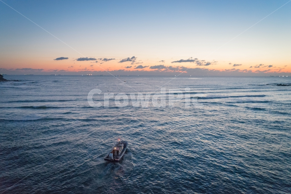 일출,바다,배,출조,구름,수평선,새벽,sunrise,boat,sea,자연,풍경,nature,landscape,교통,교통수단,traffic,transportation