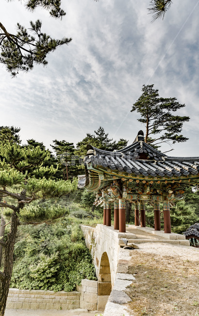 낙산사,사찰,고찰,문화유산,홍예문,기와지붕,문화재,단청,고건축,전통건축물,관광지,누각,한국전통,한국문화,korean traditional,korean culture,건축물,건물외관,exterior,building,structure,architecture,construction