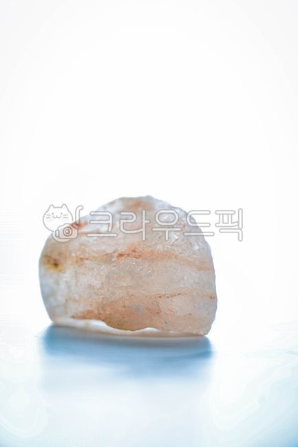 salt,crystal,pink salt,pinksalt,salt lump,himalayan salt