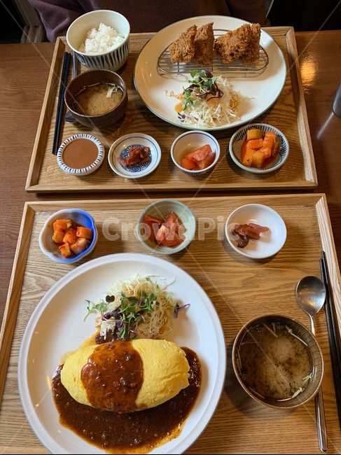 오믈렛,일본가정식,일식,샐러드,계란,깍두기,돈까스,돈가스