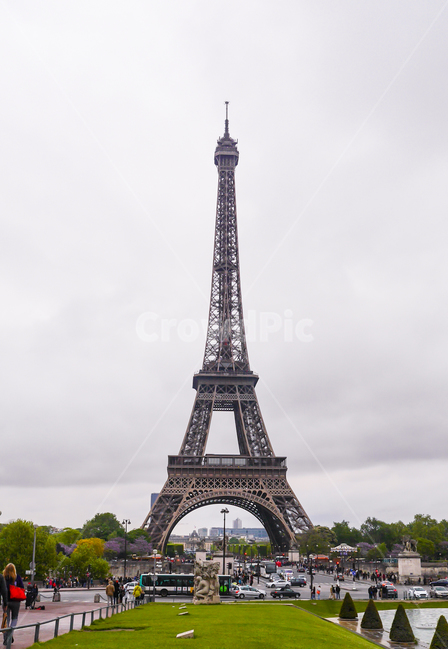 에펠탑,에펠타워,프랑스,파리,유럽,유럽도시,랜드마크,유명한,유명,명소,관광명소,관광지,타워,풍경,경치,흐린,날씨,우중충한,도시풍경,랜드마크,landmark,tourist attraction,해외,외국,세계,foreign,oversea,world,세계랜드마크,해외랜드마크,외국랜드마크,world landmark,world tourist attraction,사람들,대중,군중,other people,crowd,건축물,건물외관,exterior,building,structure,architecture,construction,건물,tower,탑,steeple,뾰족한 탑,spire,첨탑