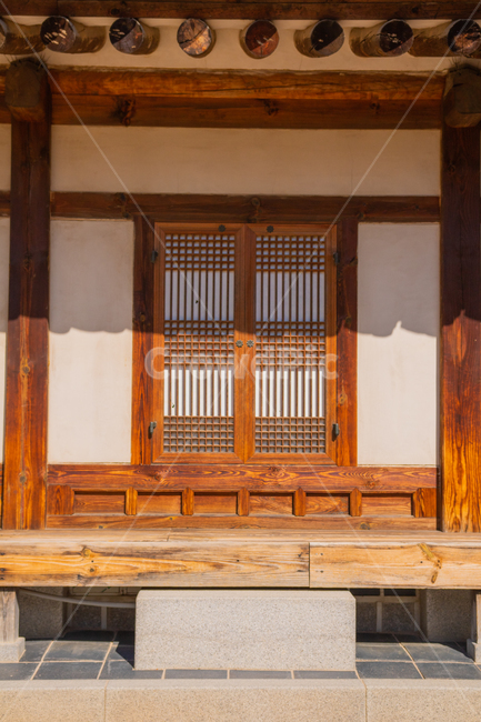 한국,경복궁,traditionaldoor,전통적인,문,tradition,traditional,door,wood,나무,디딤돌,steppingstone,한국전통,한국문화,korean traditional,korean culture