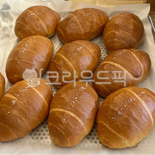 Salt bread,salt bread,hard bread,bread,bread,saltbread,parchment paper,oil paper