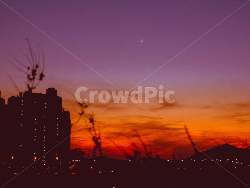초승달,달,도시,일몰,하늘,빨강,야경,밤,풍경,nightscape,night,landscape,도시,city,한국도시풍경,한국도시경관,korea cityscape,색깔,색상,색채,색감,color sense,color sensitivity,feeling of color