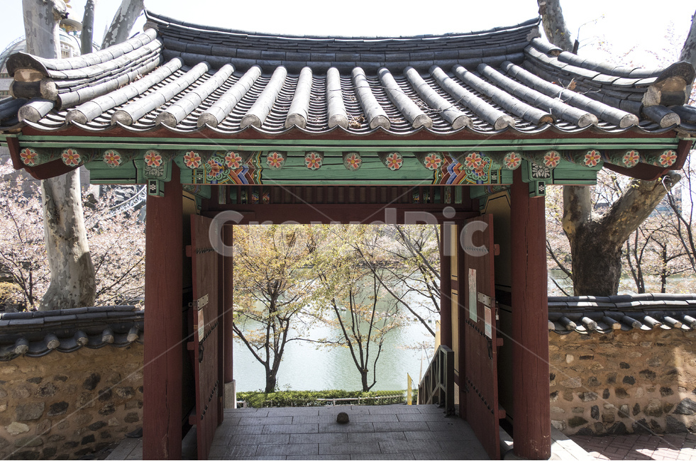 기와,단청,처마,한옥,지붕,전통,건물,건축,한국,전통적인,목조,출입구,문화,관습,낮,인테리어,한국적인,동양,옥외,패턴,서울,돌담,구조,타일,담,호수,한국전통,한국문화,korean traditional,korean culture,건축물,건물외관,exterior,building,structure,architecture,construction