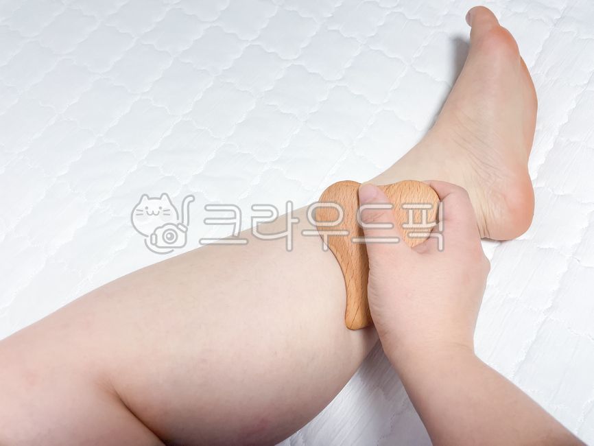 body care,leg massage,beauty care,cycle,gua sha,self care,lymph,guasha,Gua Sha Massage,massage,Namuguasha,hand